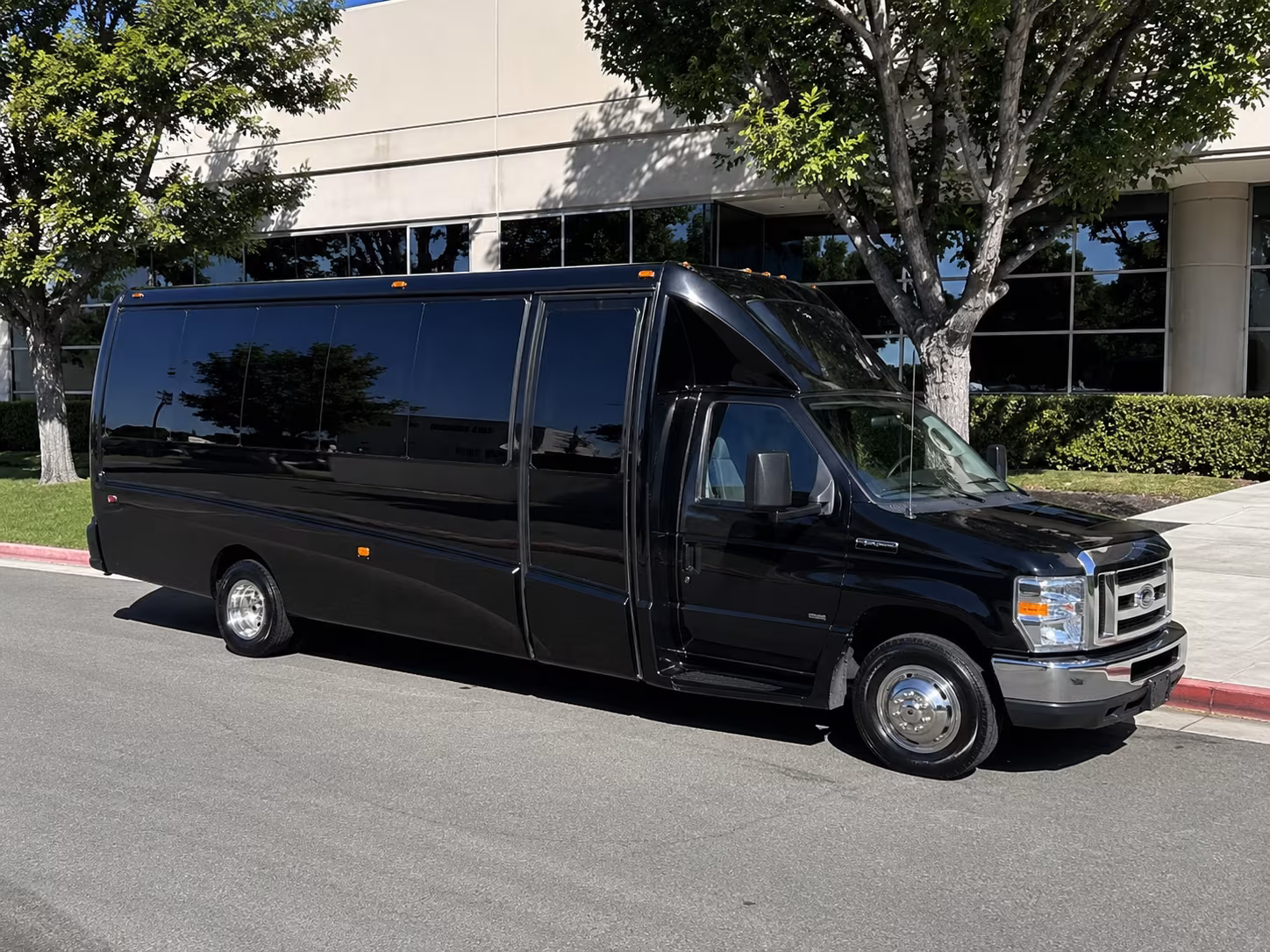 Renton Winery Tour & Pub Crawl Transportation